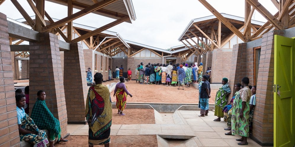 Photo of Maternity Waiting Village, Photo by Iwan Baan, Courtyard and Waiting Space Between Birthing Rooms 